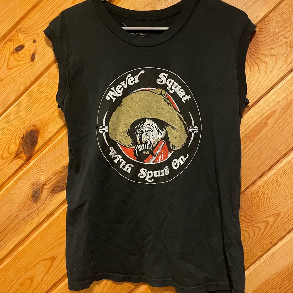 MUSCLE TEE